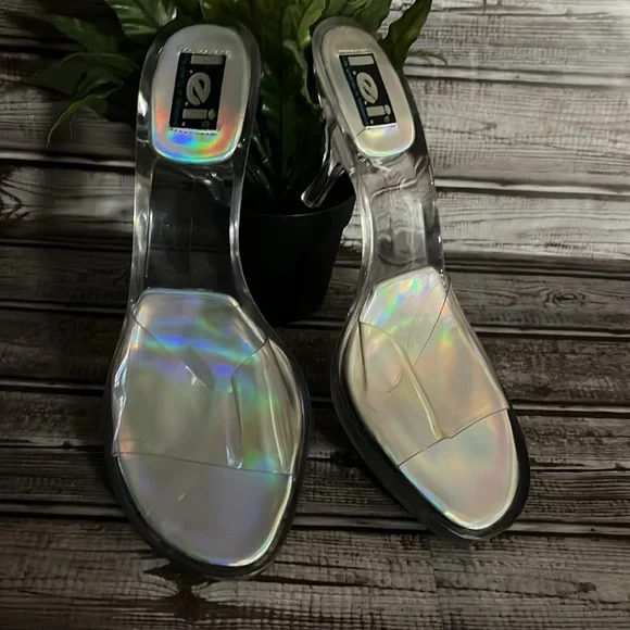 LEI Women's Clear and Silver 2 inch  Heels Size 8.5 - Picture 5 of 12